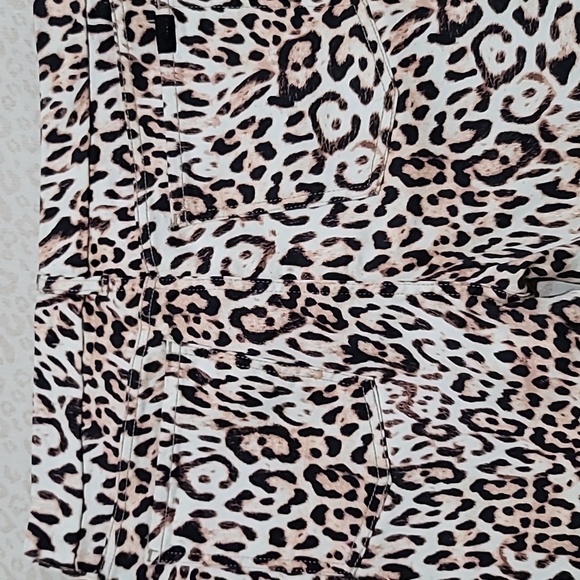 EUC- Jen 7 leopard jeans - Picture 5 of 5